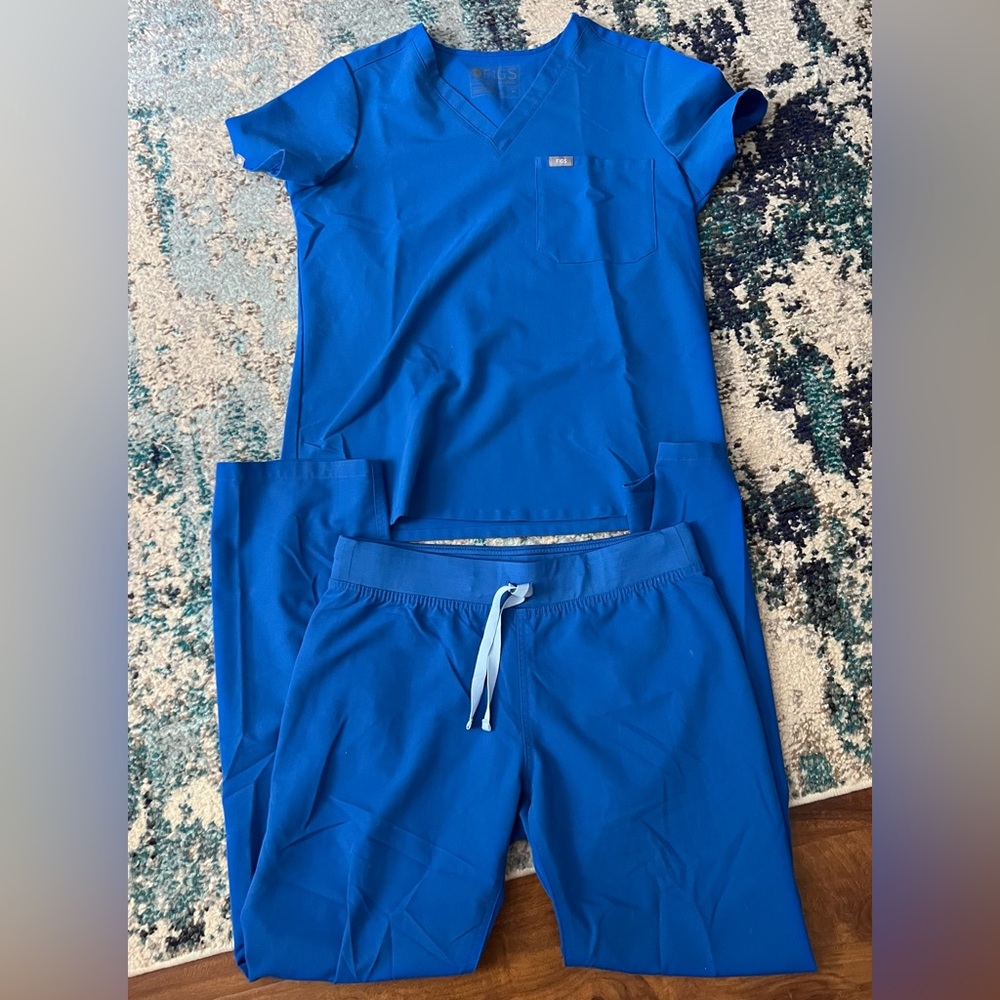 Figs scrub set in royal blue
